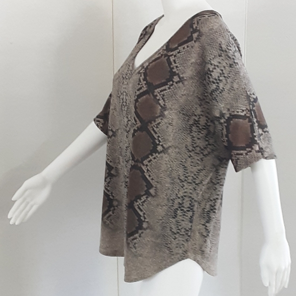EMBER Knit Snakeskin Print V-Neck Short Dolman Sleeve T-Shirt Sz M - Picture 3 of 6